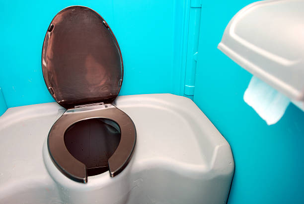 Best Porta potty delivery and setup  in Groves, TX
