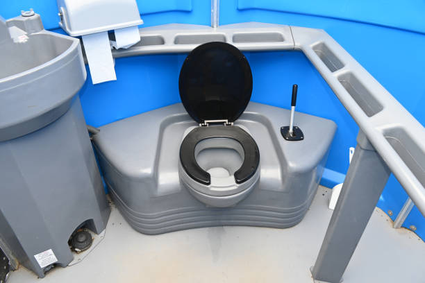 Best Porta potty delivery and setup  in Groves, TX